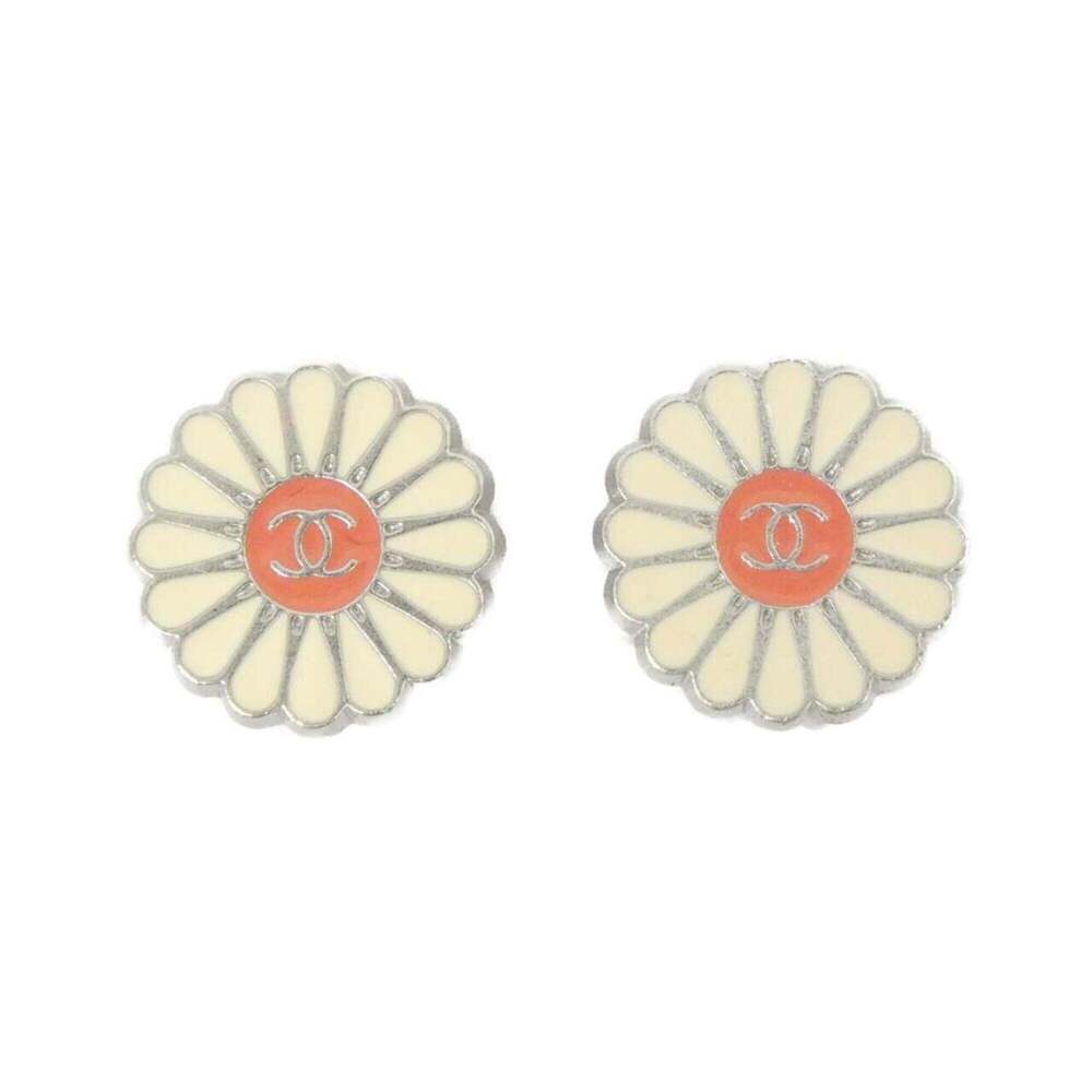 CHANEL White Earrings - Picture 1 of 3